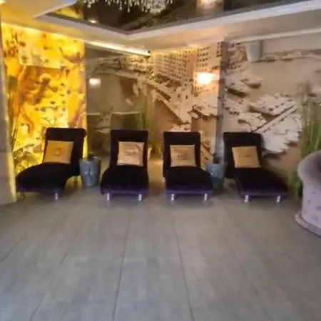 Harmony Monte Carlo Poolblick & Apartman
