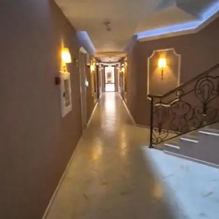 Harmony Monte Carlo Poolblick & Apartman