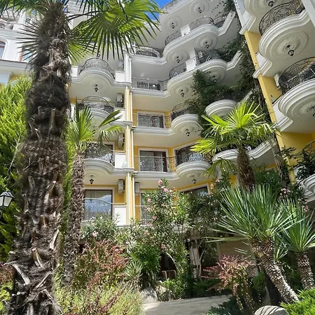 Harmony Monte Carlo Poolblick & Apartman Napospart
